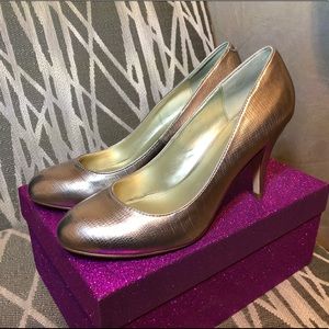 Fergalicious Utopia Gold Heels - Size 9